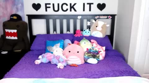 Mackenzie Wolfe online show from October 1, 2025, 4:51 am