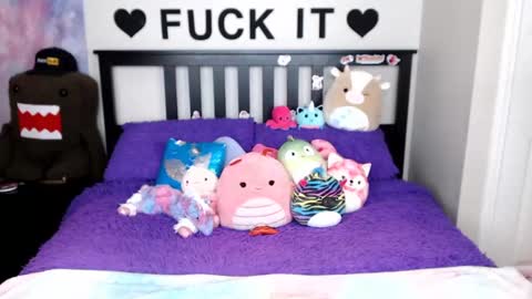 Mackenzie Wolfe online show from October 4, 2025, 4:10 am