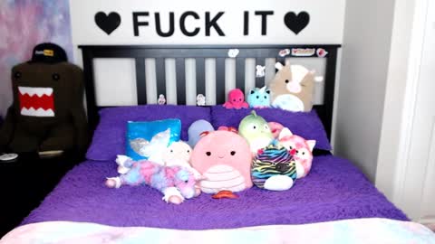 Mackenzie Wolfe online show from October 15, 2025, 4:01 am