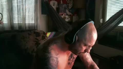 Snapshot of mad_dem0n chatting on February 9, 2025, 9:05 am Manuel online show from February 9, 2025, 9:05 am