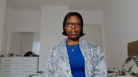 Snapshot of madamindigo chatting on December 18, 2025, 2:12 pm YourMadamIndigo online show from December 18, 2025, 2:12 pm