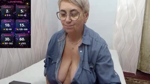 Snapshot of madammargaret chatting on September 30, 2025, 5:07 pm Margaret online show from September 30, 2025, 5:07 pm