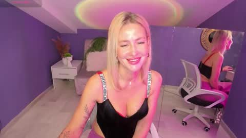 Snapshot of madammilly chatting on October 9, 2025, 6:33 am Evelyn online show from October 9, 2025, 6:33 am