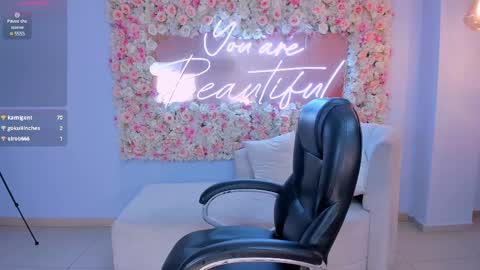 Snapshot of maddisonlowe chatting on February 20, 2025, 10:27 am Maddison online show from February 20, 2025, 10:27 am