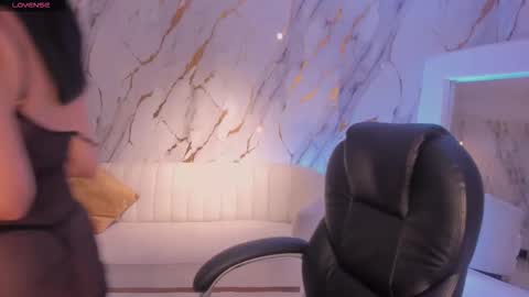 Snapshot of maddisonlowe chatting on October 15, 2025, 5:07 am Maddison online show from October 15, 2025, 5:07 am