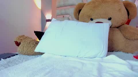 Snapshot of maddycrofft chatting on February 24, 2025, 3:31 pm Maddy Crofft online show from February 24, 2025, 3:31 pm