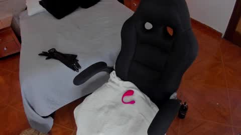 Snapshot of maddycrofft chatting on February 28, 2025, 8:28 pm Maddy Crofft online show from February 28, 2025, 8:28 pm