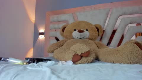 Snapshot of maddycrofft chatting on March 6, 2025, 5:22 pm Maddy Crofft online show from March 6, 2025, 5:22 pm