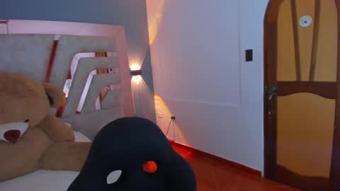 Snapshot of maddycrofft chatting on March 12, 2025, 11:20 am Maddy Crofft online show from March 12, 2025, 11:20 am