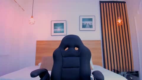 Snapshot of maddycrofft chatting on September 27, 2025, 11:37 am Maddy Crofft online show from September 27, 2025, 11:37 am