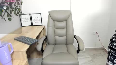 Madeleine  online show from November 27, 2025, 12:46 am