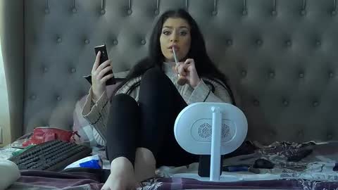 madelynvelure online show from November 16, 2025, 7:25 am