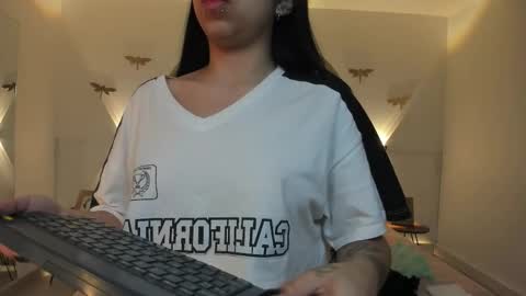 MADISON  online show from November 17, 2025, 11:38 am