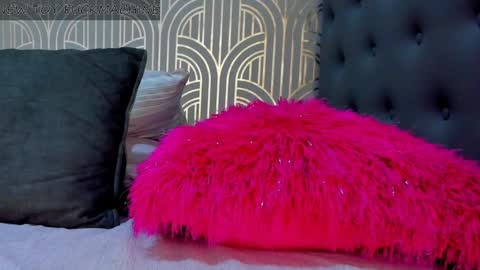 Snapshot of madison_milan chatting on December 20, 2024, 4:20 am online show from December 20, 2024, 4:20 am