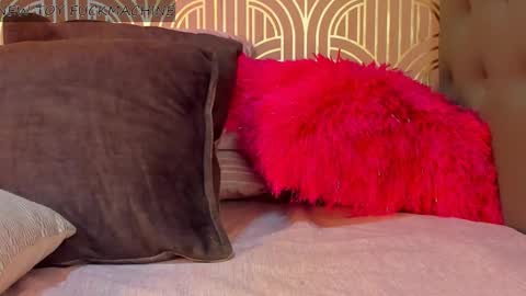 Snapshot of madison_milan chatting on December 25, 2024, 10:37 pm online show from December 25, 2024, 10:37 pm