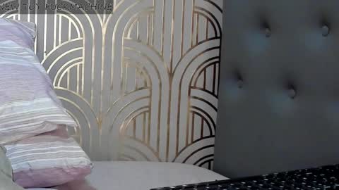 Snapshot of madison_milan chatting on December 26, 2024, 1:40 am online show from December 26, 2024, 1:40 am