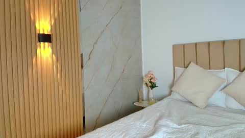   online show from December 3, 2025, 11:36 pm