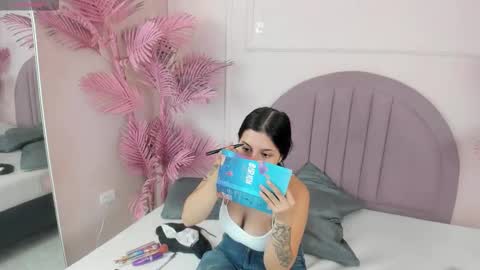 Snapshot of madyscarlett chatting on October 19, 2025, 11:44 am madyscarlett online show from October 19, 2025, 11:44 am