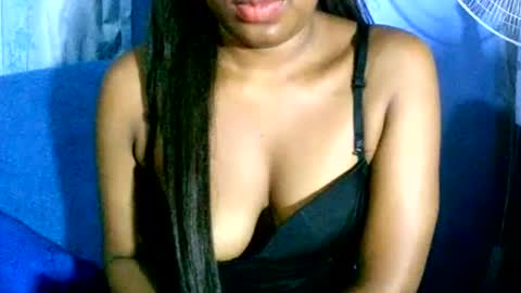 Snapshot of maelahlove chatting on December 10, 2024, 5:28 am MaelahLove online show from December 10, 2024, 5:28 am