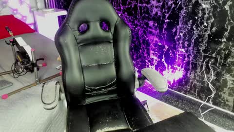 Mae online show from January 5, 2025, 3:43 am