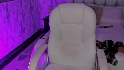 Mae online show from March 4, 2025, 3:22 am