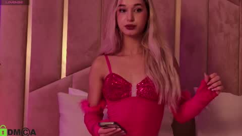 M. online show from November 14, 2025, 7:23 pm