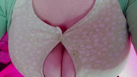 Maggie   online show from February 12, 2025, 5:37 am