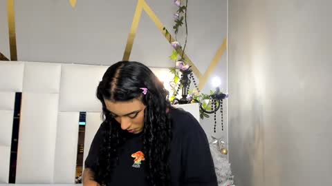 Snapshot of magic_marg chatting on December 12, 2024, 8:43 pm Marge online show from December 12, 2024, 8:43 pm