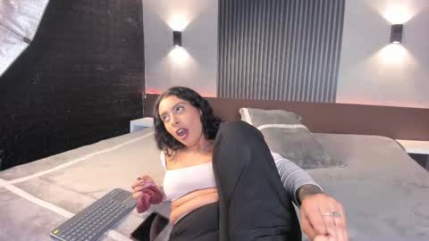 Snapshot of magic_marg chatting on September 18, 2025, 10:12 pm Marge online show from September 18, 2025, 10:12 pm