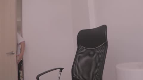 Snapshot of magic_tony chatting on October 19, 2025, 6:08 pm Tony Hoffa online show from October 19, 2025, 6:08 pm