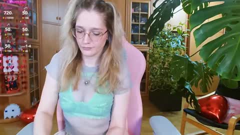 Nicole online show from February 16, 2025, 9:05 pm