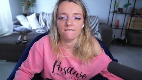 Snapshot of magnetic_ami chatting on March 12, 2025, 4:02 pm Ami online show from March 12, 2025, 4:02 pm