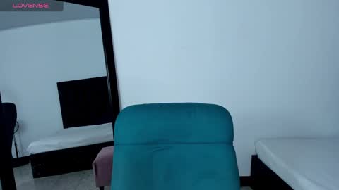 Snapshot of maia_davies chatting on January 18, 2025, 5:15 pm Maia online show from January 18, 2025, 5:15 pm