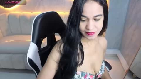 Snapshot of maia_tx chatting on October 25, 2025, 12:56 pm Online 800 to 1400 online show from October 25, 2025, 12:56 pm