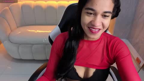 Snapshot of maia_tx chatting on November 13, 2025, 1:43 pm Online 800 to 1400 online show from November 13, 2025, 1:43 pm