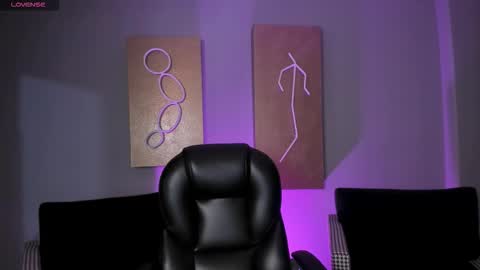  Maia  online show from October 30, 2025, 7:14 pm