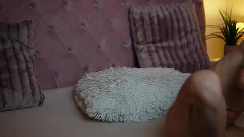  Maia  online show from September 9, 2025, 6:51 pm