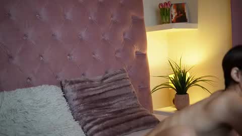  Maia  online show from September 10, 2025, 9:37 pm