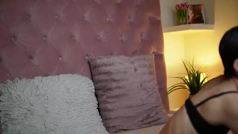  Maia  online show from September 26, 2025, 7:29 pm