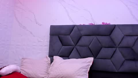 Maia  online show from November 6, 2025, 11:44 am