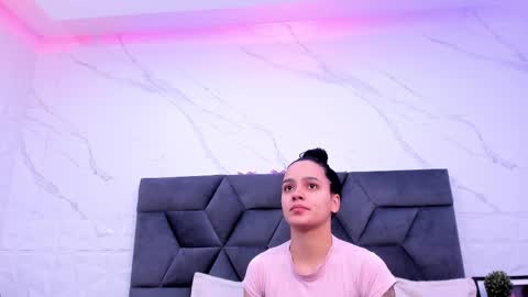 Maia  online show from November 22, 2025, 11:42 am