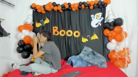 maicol_cum23 online show from October 13, 2025, 2:17 pm