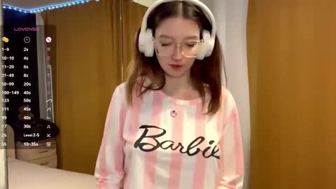 Snapshot of maidacompston chatting on October 14, 2025, 9:10 am Elina online show from October 14, 2025, 9:10 am