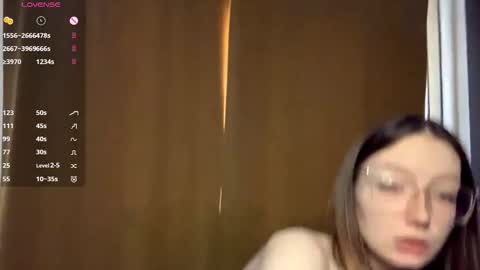 Elina online show from October 31, 2025, 8:37 am