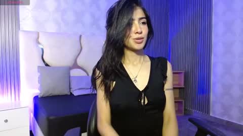 maiily_tay online show from October 27, 2025, 12:20 pm