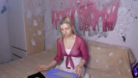 Snapshot of mailin_harrington chatting on December 10, 2024, 3:09 am Your kitty online show from December 10, 2024, 3:09 am