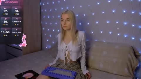 Snapshot of mailin_harrington chatting on September 19, 2025, 3:45 pm Your kitty online show from September 19, 2025, 3:45 pm
