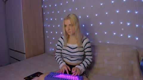 Snapshot of mailin_harrington chatting on September 27, 2025, 3:50 pm Your kitty online show from September 27, 2025, 3:50 pm