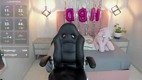 Snapshot of mailylove1 chatting on February 7, 2025, 2:26 pm M A I L Y online show from February 7, 2025, 2:26 pm