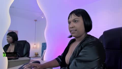 Mailyn  online show from November 8, 2025, 5:18 am